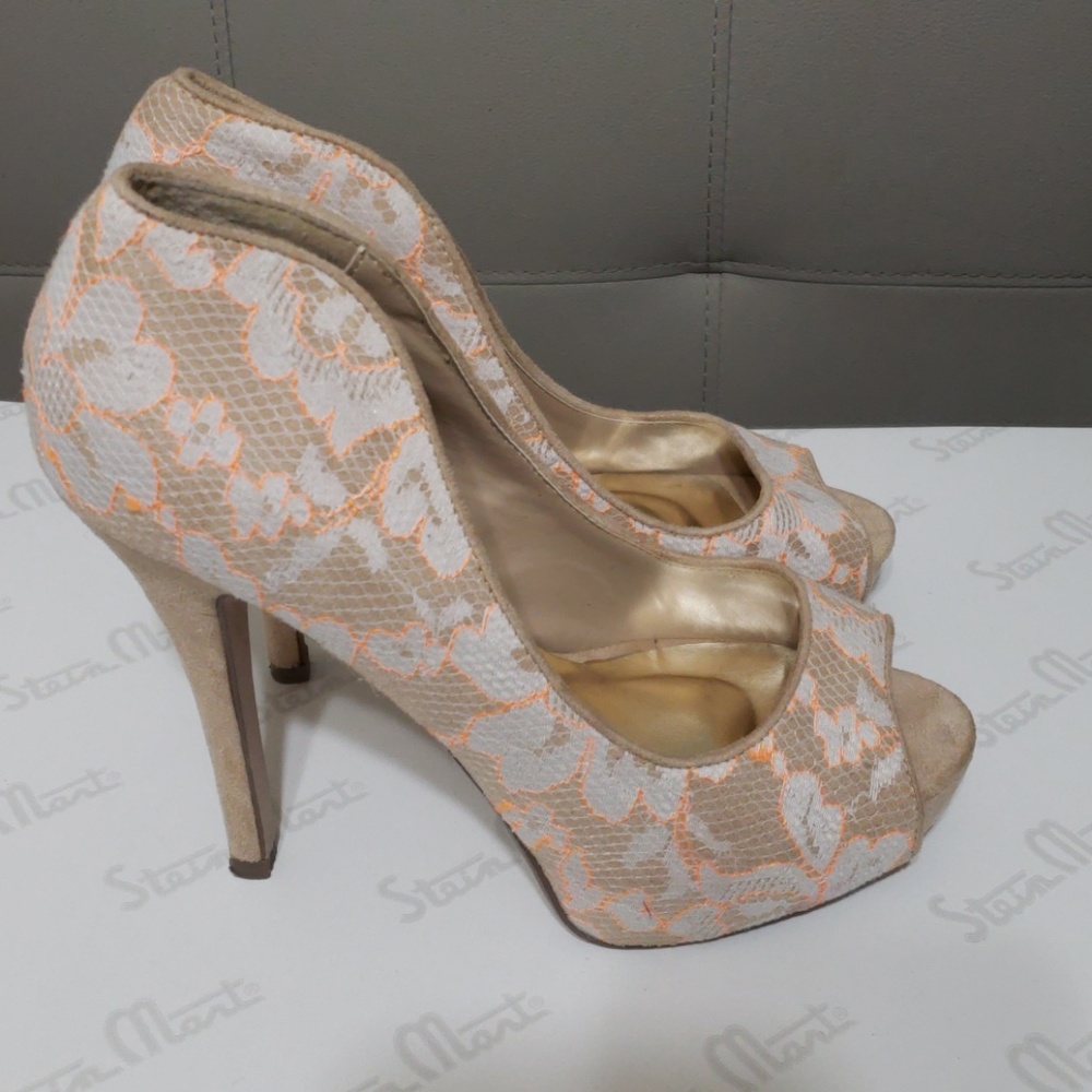 Lovely lace peeped toe pumps